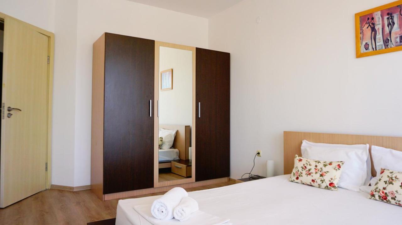 Apartment Marina Residence - Апартамент Марина Резидънс Kavarna Eksteriør bilde